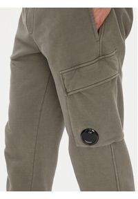 C.P. Company Spodnie dresowe 19CMSP720A006372R Zielony Regular Fit. Kolor: zielony. Materiał: bawełna #4