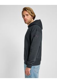 Lee - MĘSKA BLUZA Z KAPTUREM LEE CORE RELAXED HOODIE WASHED BLACK 112355528. Typ kołnierza: kaptur