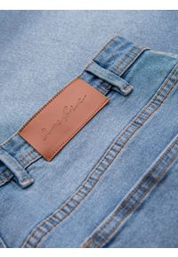 Ombre Clothing - Denimowe męskie szorty o klasycznym kroju – jasnoniebieskie V2 - Rozmiar: M. Kolor: niebieski. Materiał: jeans, elastan, skóra, bawełna. Wzór: aplikacja. Sezon: lato. Styl: klasyczny #6