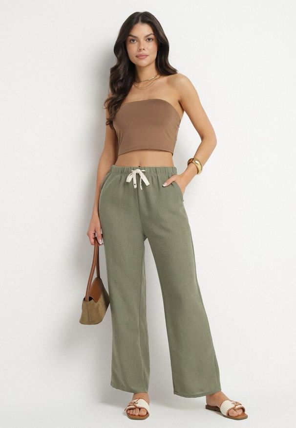 Born2be - Ciemnozielone Spodnie o Szerokim Kroju z Gumką i Wiązaniem w Talii Mirastra. Okazja: na spacer, na co dzień. Kolor: zielony. Styl: casual, elegancki, sportowy, klasyczny