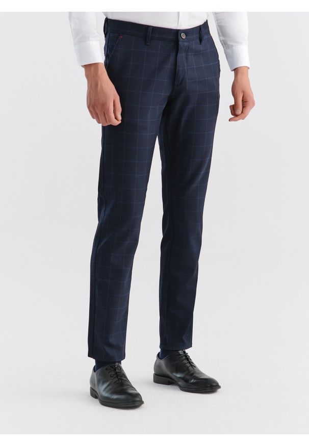 Pako Lorente - PAKO LORENTE – Granatowe spodnie męskie DORJE w delikatną kratę P000B-WX-213-G. Kolor: niebieski. Długość: długie. Styl: elegancki