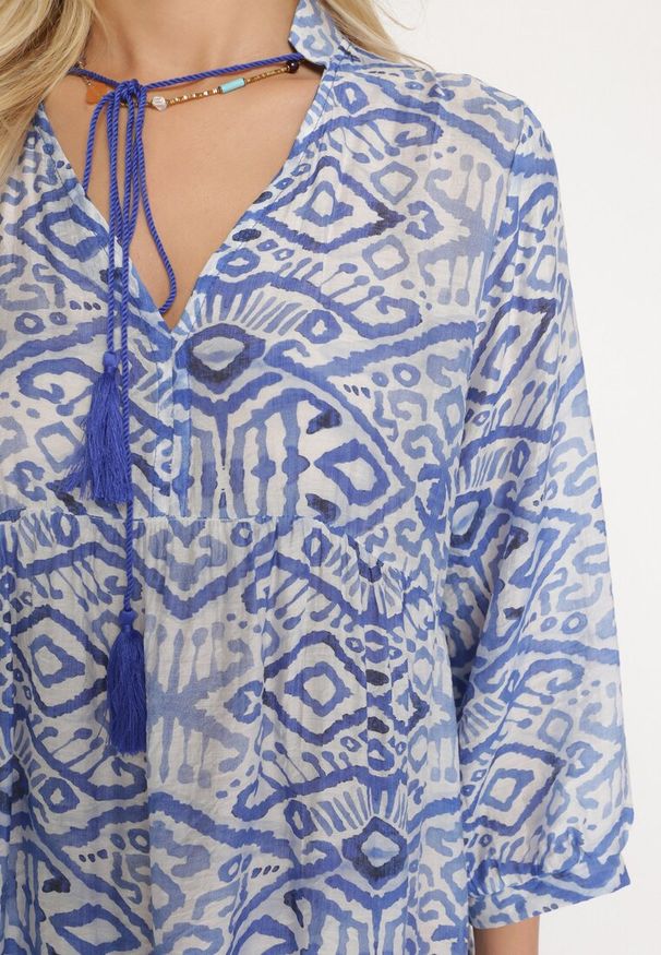Born2be - Niebieska Rozkloszowana Sukienka w Stylu Boho Wiązana przy Dekolcie z Falbankami Dimasia. Okazja: na spacer. Typ kołnierza: kołnierz z falbankami. Kolor: niebieski. Materiał: materiał. Styl: boho