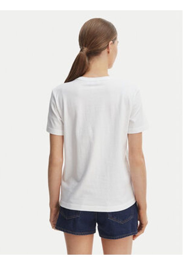 Calvin Klein Jeans T-Shirt LV047F227G Biały Classic Fit. Kolor: biały. Materiał: bawełna
