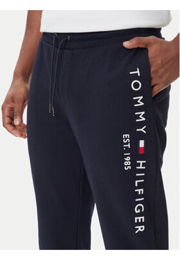 TOMMY HILFIGER - Tommy Hilfiger Spodnie dresowe Basic Branded MW0MW08388 Granatowy Regular Fit. Kolor: niebieski. Materiał: bawełna