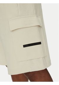 EA7 Emporio Armani Szorty sportowe 7M000326 AF12660 U1112 Écru Regular Fit. Materiał: bawełna. Styl: sportowy