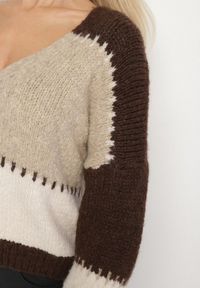 Born2be - Brązowy Patchworkowy Kardigan Oversize na Guziki z Falbanką na Rękawach i Wełną Atevita. Kolor: brązowy. Materiał: wełna. Sezon: zima. Styl: klasyczny #7