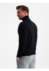 Ombre Clothing - Męski dzianinowy dopasowany golf z wiskozą - czarny V1 OM-SWTN-0101 - XXL. Typ kołnierza: golf. Kolor: czarny. Materiał: wiskoza, dzianina