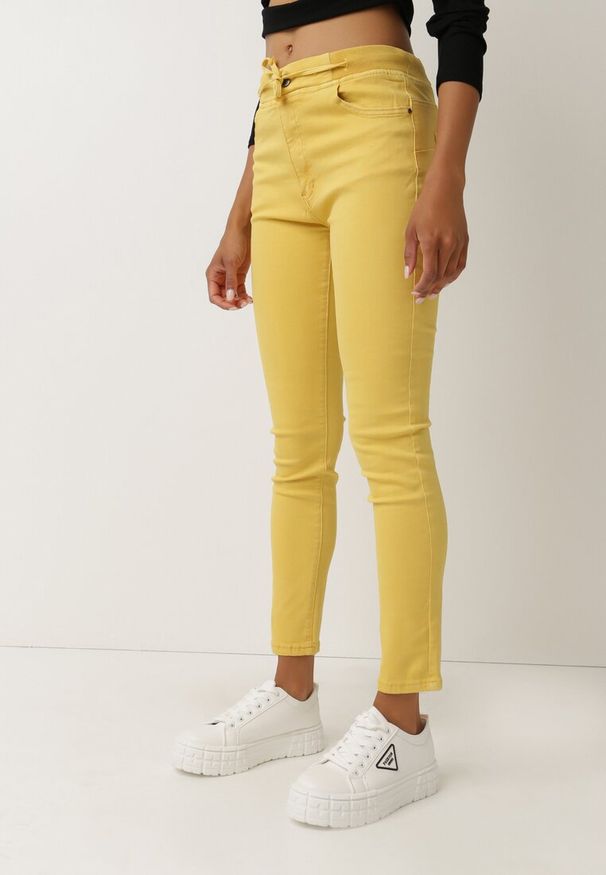 Born2be - Żółte Spodnie Push-Up Melwyn. Stan: podwyższony. Kolor: żółty. Długość: długie