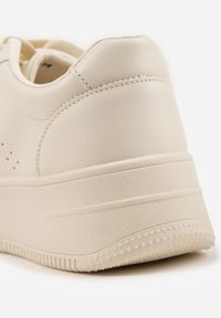 Renee - Beżowe Sneakersy z Perforacją na Platformie Treresa. Kolor: beżowy. Obcas: na platformie #3