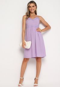 Born2be - Fioletowa Sukienka z Wiskozy na Cienkich Ramiączkach z Regulacją Ozdobiona Lampasem i Haftem Nelrissa. Okazja: na imprezę. Typ kołnierza: dekolt w kształcie V. Kolor: fioletowy. Materiał: wiskoza. Długość rękawa: na ramiączkach. Wzór: haft, aplikacja #6