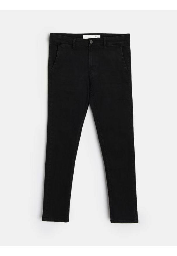 Sinsay - Spodnie jeansowe chino slim fit - czarny. Kolor: czarny. Materiał: jeans