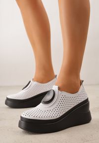 Born2be - Białe Skórzane Półbuty na Koturnie z Cholewką z Perforacją Vondelle. Okazja: na co dzień. Kolor: biały. Materiał: skóra. Szerokość cholewki: normalna. Obcas: na koturnie. Styl: casual #9