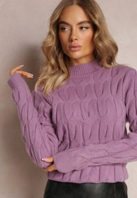 Renee - Jasnofioletowy Sweter w Warkoczykowy Splot Mikke. Kolor: fioletowy. Materiał: dzianina, tkanina. Długość rękawa: długi rękaw. Długość: długie. Wzór: ze splotem. Styl: klasyczny #5