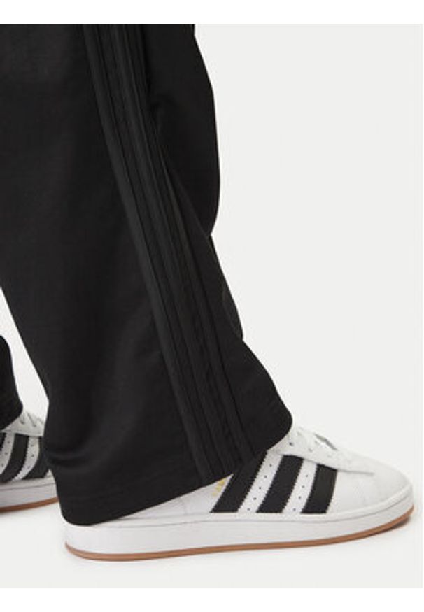 Adidas - adidas Spodnie dresowe adicolor KE3500 Czarny Loose Fit. Kolor: czarny. Materiał: syntetyk, bawełna