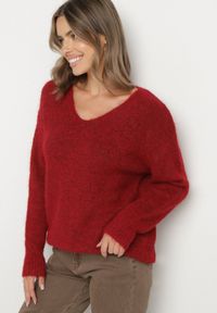 Born2be - Bordowy Sweter z Dodatkiem Wełny i Dekoltem w Serek Estorea. Okazja: na co dzień. Typ kołnierza: dekolt w serek. Kolor: czerwony. Materiał: wełna. Styl: elegancki, casual, klasyczny #3