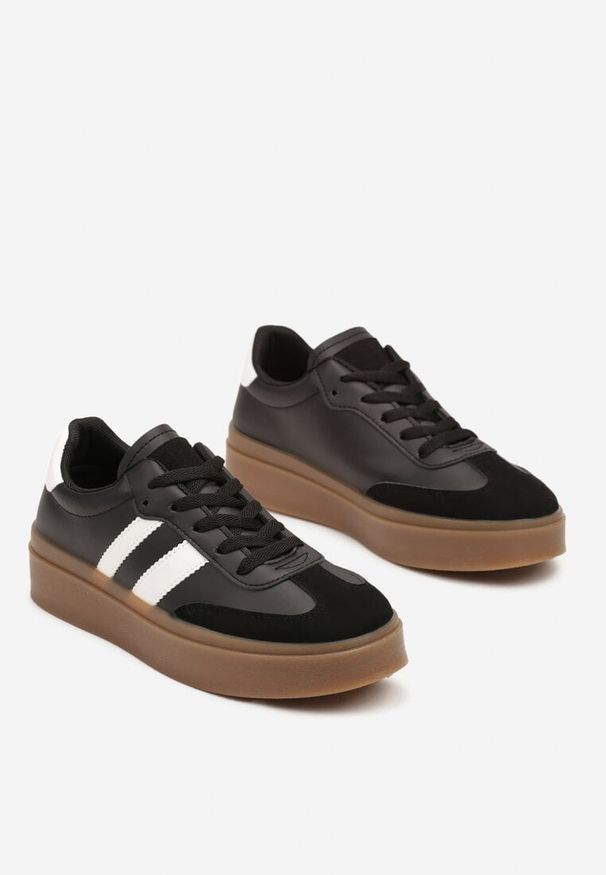Renee - Czarne Sneakersy Tenisówki Ozdobione Paskami Sovresia. Okazja: na co dzień. Zapięcie: pasek. Kolor: czarny. Wzór: aplikacja