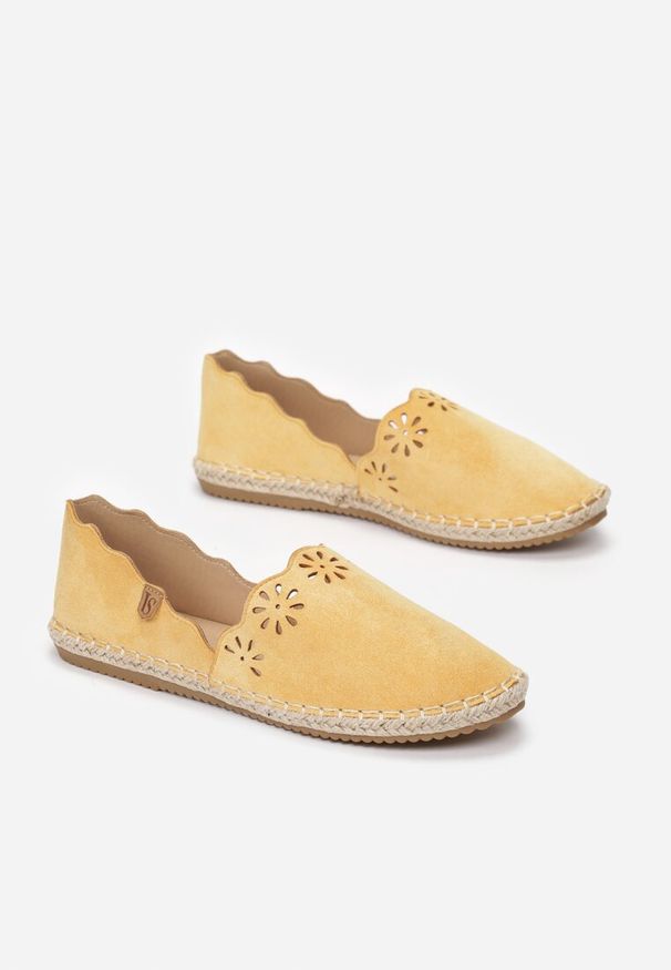 Born2be - Żółte Espadryle Undefeatability. Nosek buta: okrągły. Zapięcie: bez zapięcia. Kolor: żółty. Materiał: jeans. Szerokość cholewki: normalna. Wzór: kwiaty. Sezon: lato. Obcas: na płaskiej podeszwie