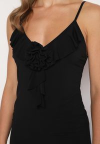 Born2be - Czarna Koktajlowa Dopasowana Sukienka z Broszką Kwiatkiem Vikanna. Typ kołnierza: kołnierz z falbankami, dekolt w kształcie V. Kolor: czarny. Długość rękawa: na ramiączkach. Wzór: kwiaty. Typ sukienki: dopasowane. Styl: wizytowy #7