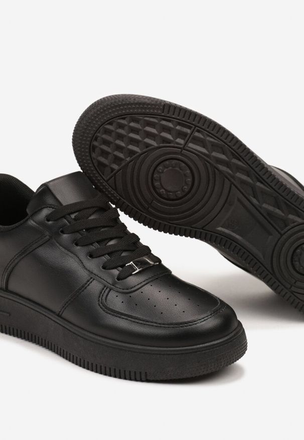 Born2be - Czarne Sneakersy z Perforacją na Nosku Elletia. Okazja: na co dzień, na spotkanie biznesowe. Zapięcie: sznurówki. Kolor: czarny. Materiał: bawełna, jeans, materiał