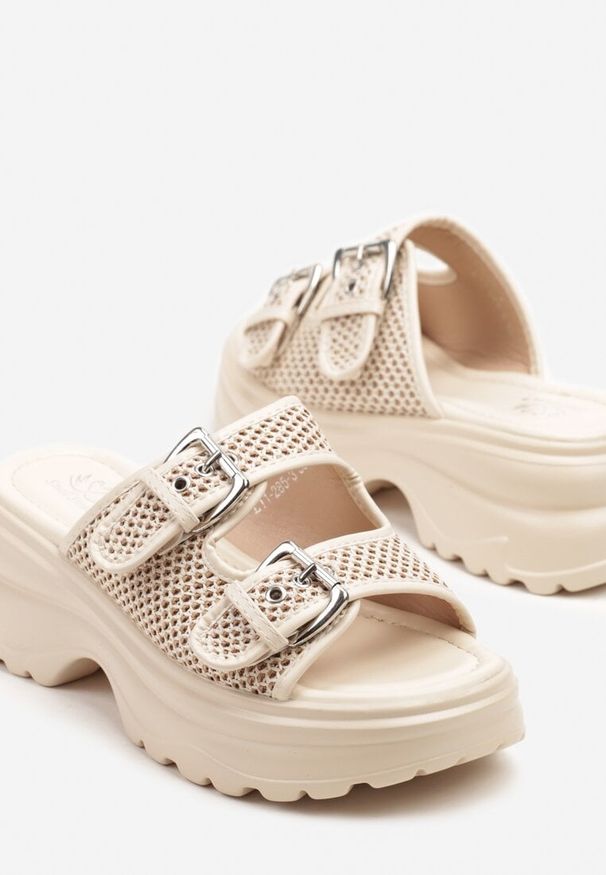 Born2be - Beżowe Klapki Siateczkowe z Klamrami na Platformie Setrina. Okazja: na co dzień. Kolor: beżowy. Obcas: na platformie. Styl: elegancki, casual