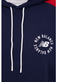 New Balance bluza męska kolor granatowy z kapturem z nadrukiem. Typ kołnierza: kaptur. Kolor: niebieski. Materiał: bawełna. Wzór: nadruk