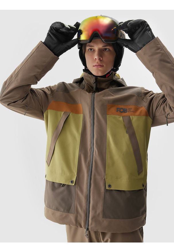 4f - Kurtka snowboardowa membrana 15000 męska - brązowa. Kolor: brązowy. Materiał: materiał, mesh, poliester. Sezon: zima. Sport: snowboard