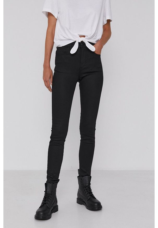 Wrangler Jeansy Future Black damskie high waist. Stan: podwyższony. Kolor: czarny