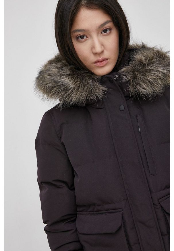 Superdry Kurtka damska kolor fioletowy zimowa. Okazja: na co dzień. Kolor: fioletowy. Materiał: materiał, futro. Sezon: zima. Styl: casual