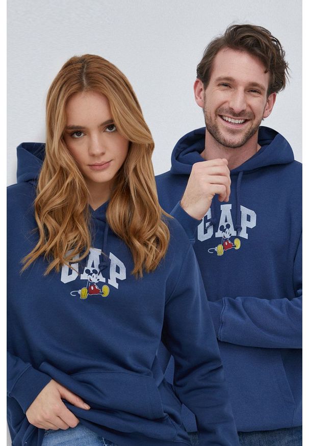 GAP Bluza x Disney kolor granatowy z kapturem z nadrukiem. Typ kołnierza: kaptur. Kolor: niebieski. Materiał: poliester, dzianina. Wzór: nadruk, motyw z bajki