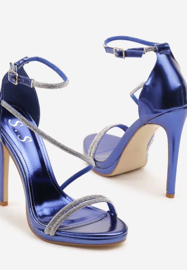 Renee - Niebieskie Eleganckie Sandały Szpilki Zdobione Cyrkoniami Ninitila. Zapięcie: pasek. Kolor: niebieski. Materiał: jeans. Wzór: aplikacja. Obcas: na szpilce. Styl: elegancki