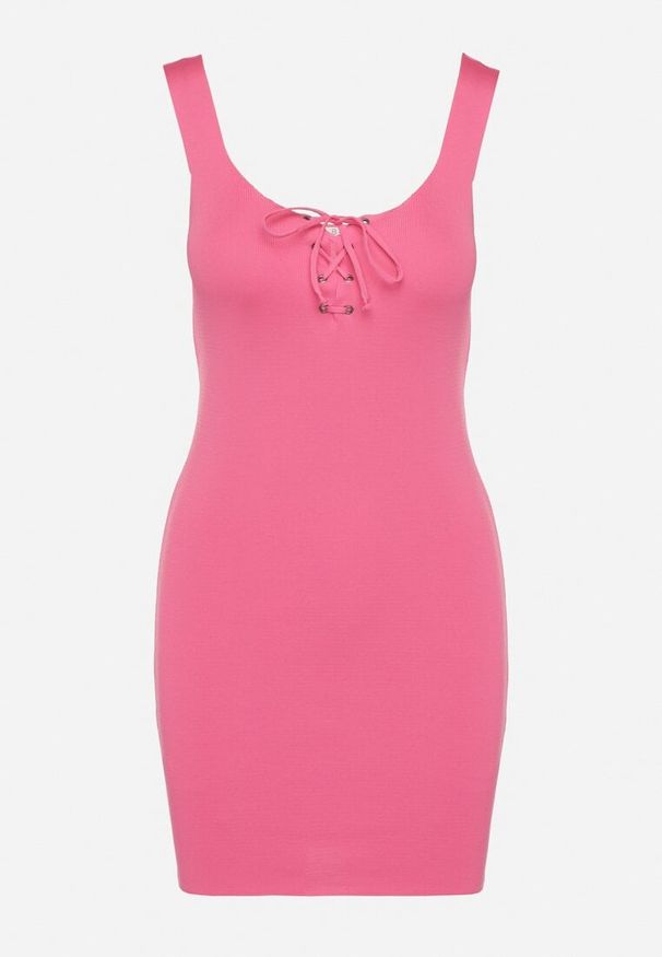 Born2be - Różowa Dopasowana Sukienka ze Sznurowaniem przy Dekolcie Tilawena. Okazja: na co dzień. Kolor: różowy. Typ sukienki: oversize. Styl: casual, elegancki