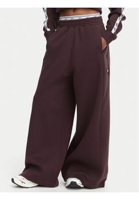 Reebok Spodnie dresowe Aleksandra RK25682CCW Brązowy ciemny Regular Fit. Kolor: brązowy. Materiał: bawełna #1
