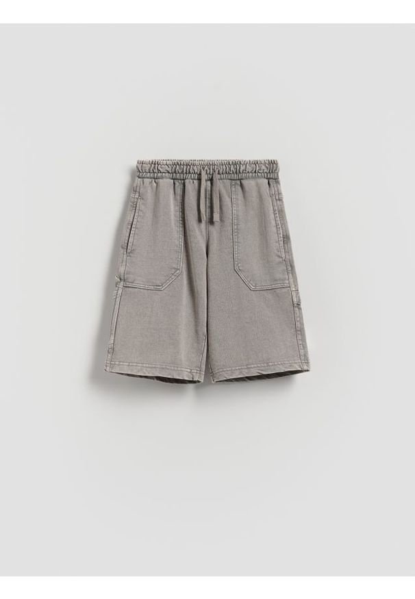 Reserved - Bawełniane szorty - jasnoszary. Kolor: szary. Materiał: bawełna. Wzór: gładki