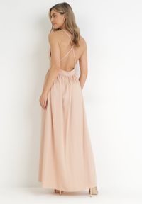 Born2be - Beżowa Maxi Sukienka na Ramiączkach o Rozkloszowanym Fasonie z Trójkątnym Dekoltem Juliane. Kolekcja: dla wysokich. Kolor: beżowy. Długość rękawa: na ramiączkach. Typ sukienki: rozkloszowane. Styl: elegancki. Długość: maxi #3