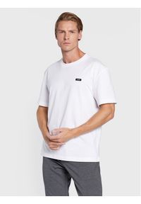 Calvin Klein T-Shirt K10K110669 Biały Regular Fit. Kolor: biały. Materiał: bawełna