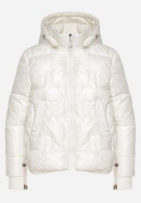 Born2be - Biała Pikowana Kurtka z Odpinanym Kapturem Wydłużonym Tyłem i Ściągaczami Zinonia. Okazja: na co dzień. Kolor: biały. Materiał: wełna, skóra, jeans. Sezon: zima, jesień. Styl: casual, elegancki #7