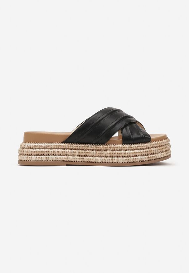 Renee - Czarne Klapki na Platformie w Stylu Boho z Tłoczonymi Paskami Fonariel. Okazja: na co dzień. Kolor: czarny. Materiał: jeans. Wzór: paski. Sezon: lato. Obcas: na platformie. Styl: boho
