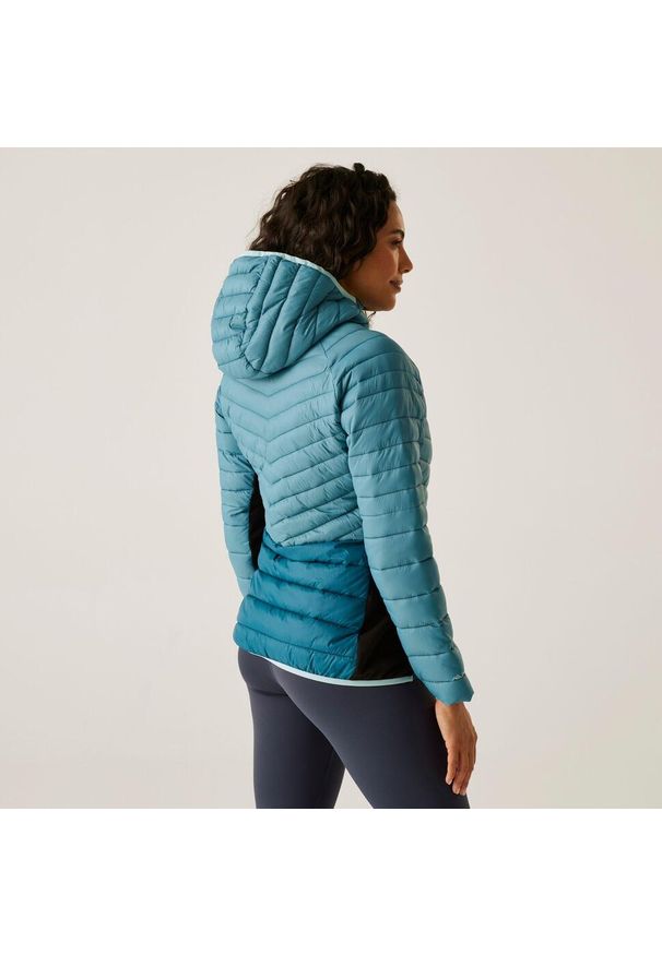 Regatta - Kurtka damska hybrydowa z kapturem Leedre. Typ kołnierza: kaptur. Kolor: zielony. Materiał: puch, syntetyk. Sport: turystyka piesza