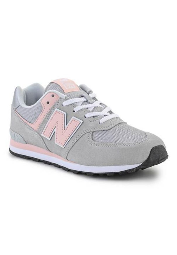 Buty do chodzenia dla dzieci New Balance 574. Zapięcie: sznurówki. Kolor: wielokolorowy. Materiał: materiał, syntetyk. Szerokość cholewki: normalna. Model: New Balance 574. Sport: turystyka piesza