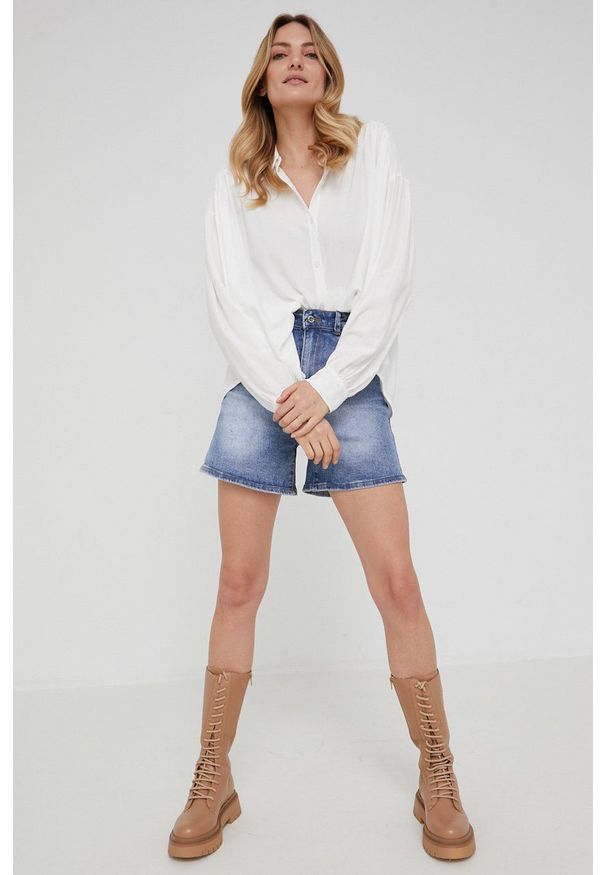 Answear Lab szorty jeansowe damskie gładkie high waist. Okazja: na co dzień. Stan: podwyższony. Kolor: niebieski. Materiał: jeans. Wzór: gładki. Styl: wakacyjny