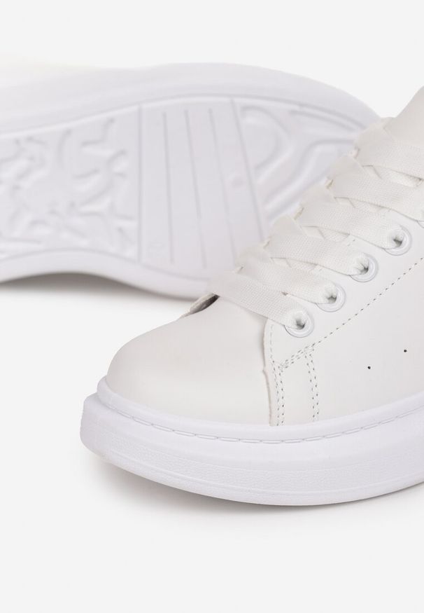 Born2be - Biało-Czarne Sneakersy na Grubej Podeszwie z Okrągłym Noskiem Naubrey. Nosek buta: okrągły. Kolor: biały