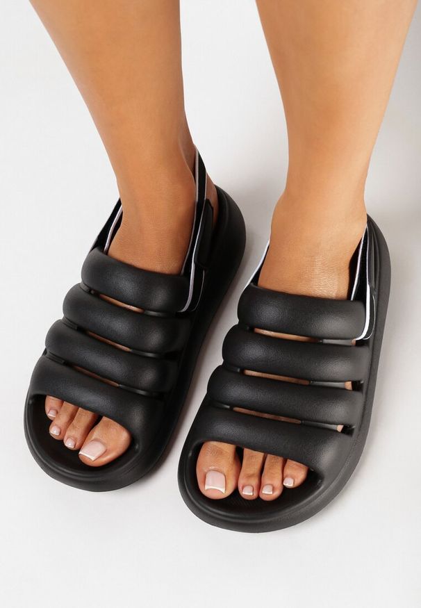 Born2be - Czarne Sandały na Grubej Podeszwie z Pianki i Paskiem na Rzep Venlar. Zapięcie: rzepy. Kolor: czarny. Materiał: jeans. Sezon: lato