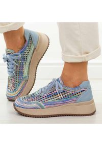 Niebieskie sneakersy damskie M.Daszyński Ol39-2. Okazja: na co dzień. Nosek buta: okrągły. Zapięcie: sznurówki. Kolor: niebieski. Materiał: skóra. Szerokość cholewki: normalna. Wzór: kolorowy. Sezon: wiosna, jesień, lato #1