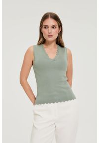 MOODO - Gładki top oliwkowy. Kolor: oliwkowy. Materiał: wiskoza, poliamid. Wzór: gładki #1