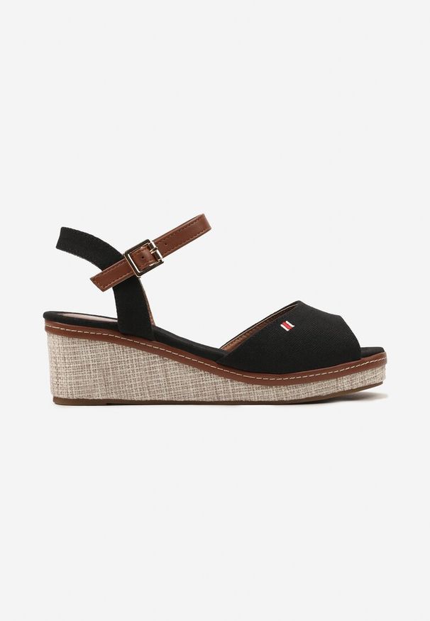 Born2be - Czarne Klasyczne Sandały Espadryle na Koturnie Zapinane na Sprzączkę Solin. Zapięcie: sprzączka. Kolor: czarny. Sezon: lato. Obcas: na koturnie. Styl: klasyczny