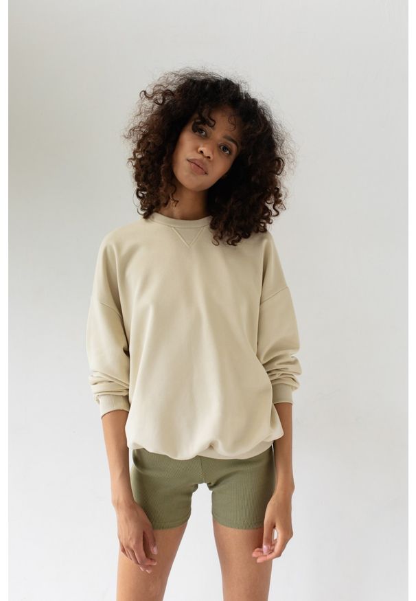 Marsala - Bluza damska o kroju regular fit w kolorze CANNOLI CREAM - BASKET BY MARSALA. Materiał: dresówka, jeans, dzianina, elastan. Sezon: zima, wiosna, lato, jesień. Styl: klasyczny