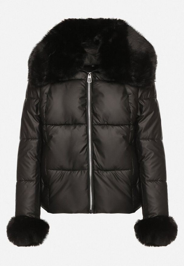 Born2be - Czarna Pikowana Kurtka z Szerokim Kołnierzem z Futerkiem Galerra. Okazja: na spacer, na co dzień. Kolor: czarny. Materiał: futro. Sezon: zima. Styl: casual, elegancki