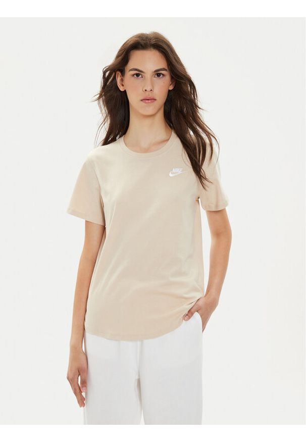 Nike T-Shirt DX7902 Beżowy Regular Fit. Kolor: beżowy. Materiał: bawełna