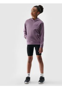 4f - 4F Bluza dresowa nierozpinana z kapturem dziewczęca - fioletowa 122 (6-7 lat). Okazja: na co dzień. Typ kołnierza: kaptur. Kolor: fioletowy. Materiał: dresówka. Wzór: gładki, ze splotem. Sezon: lato. Styl: casual, sportowy #2
