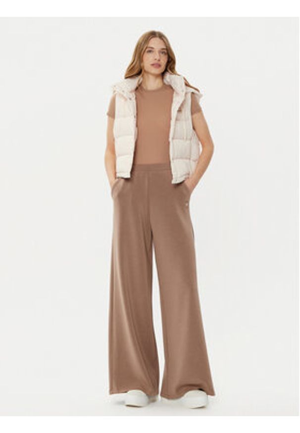 Guess Bezrękawnik V4RL02 WFYE2 Biały Regular Fit. Kolor: biały. Materiał: syntetyk. Długość rękawa: bez rękawów